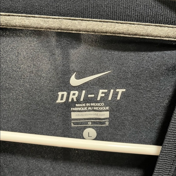 Mens Nike Dry-Fit Short Sleeve Gray Top - Picture 2 of 2